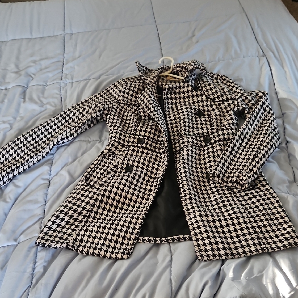 Stylish Black and White Houndstooth Women's Coat